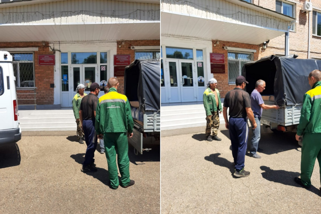 Бутилированной и подвозной питьевой водой обеспечивает Примтеплоэнерго население Анучинского округа после проливных дождей.JPG